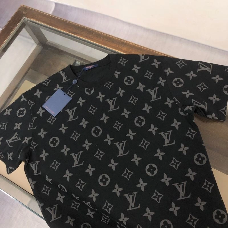 Louis Vuitton T-Shirts Sporty 138875
