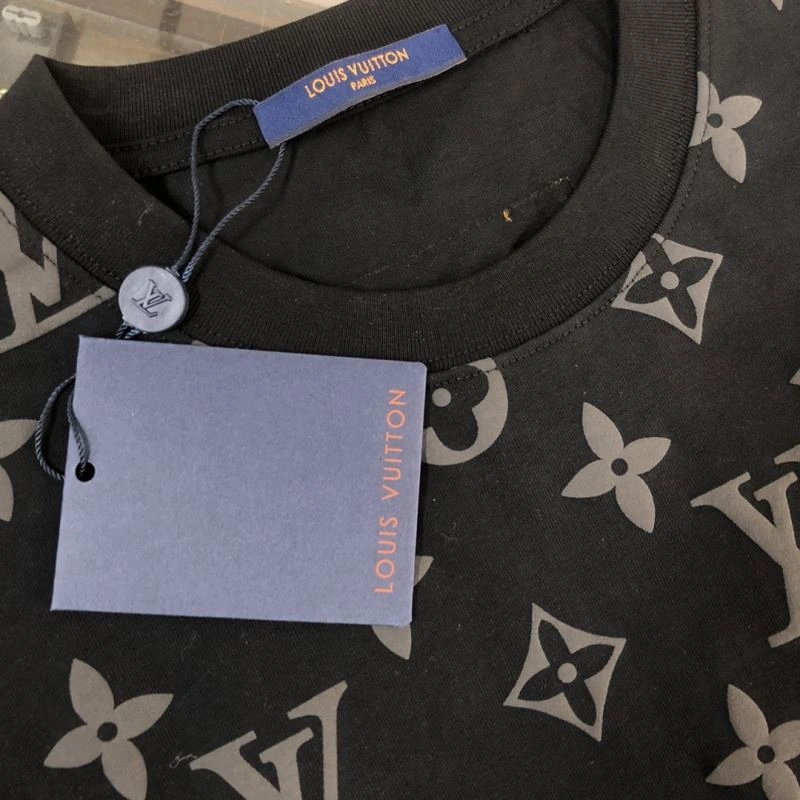Louis Vuitton T-Shirts Sporty 138875
