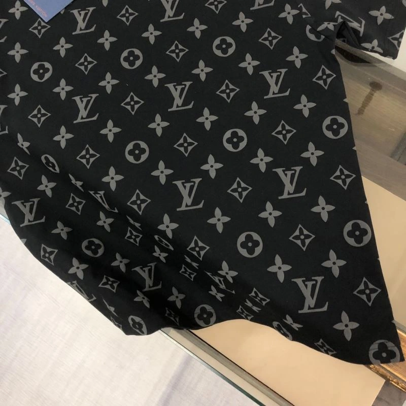 Louis Vuitton T-Shirts Sporty 138875
