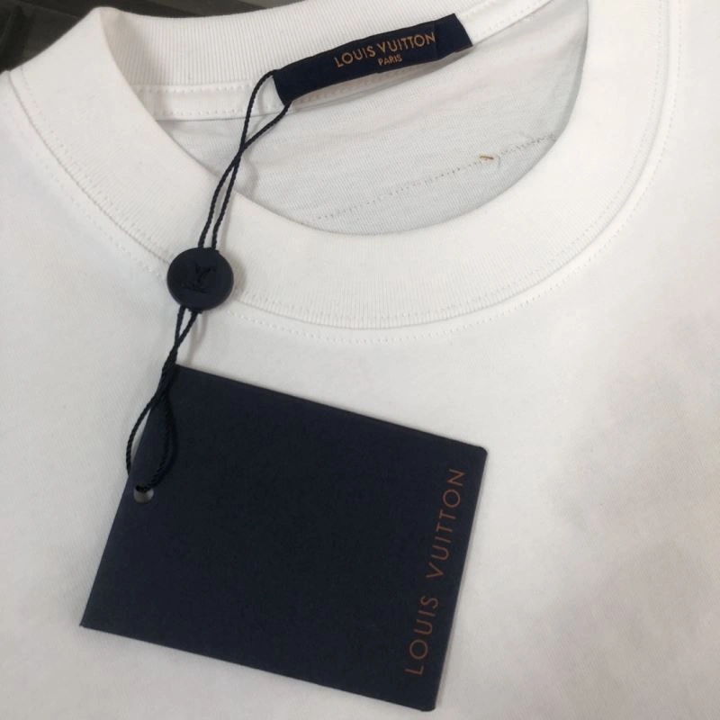 Flexible Louis Vuitton T-Shirts 138886