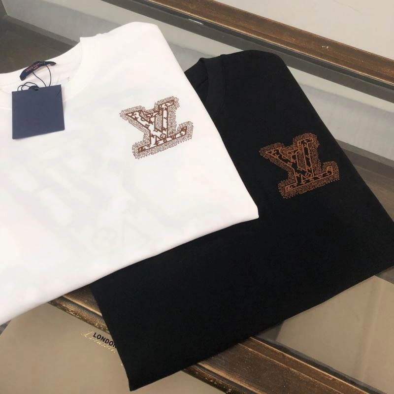 Tailored Louis Vuitton T-Shirts 138884