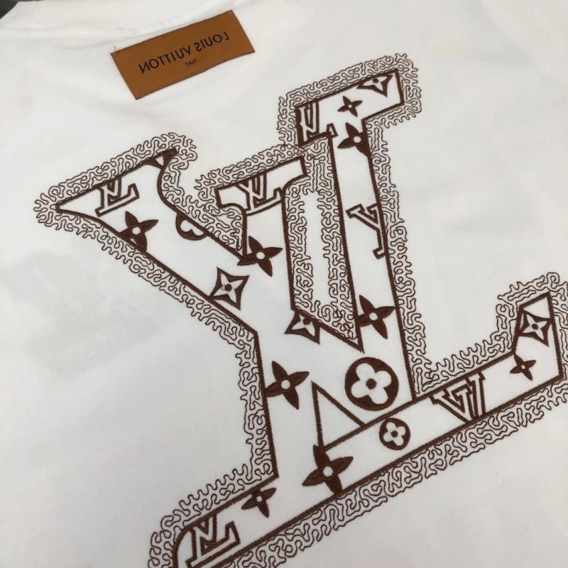 Tailored Louis Vuitton T-Shirts 138884