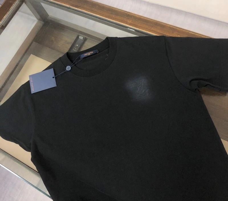 Sporty Louis Vuitton T-Shirts 138861