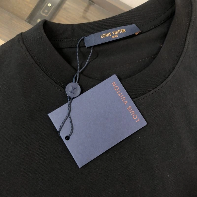 Sporty Louis Vuitton T-Shirts 138861