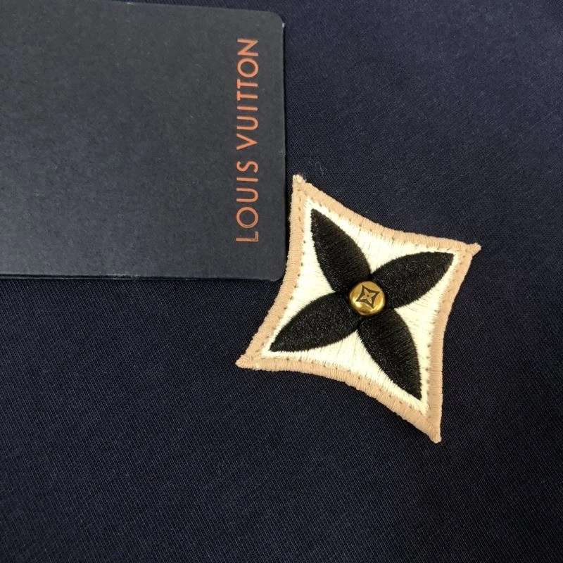 Louis Vuitton T-Shirts Minimalist 138867