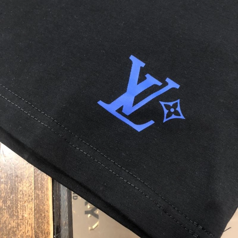 Flexible Louis Vuitton T-Shirts 138869