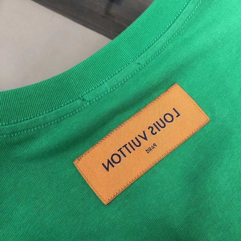 Louis Vuitton T-Shirts UrbanChic 138859