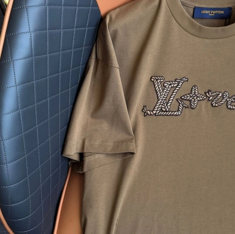 Supportive Louis Vuitton T-Shirts 138828
