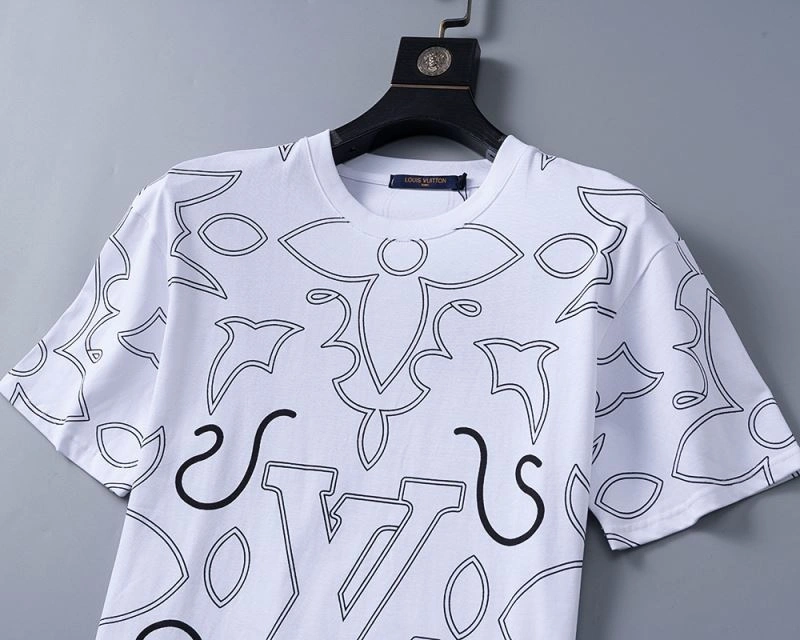 Stylish Louis Vuitton T-Shirts 139260