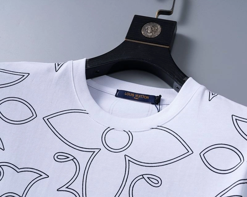 Stylish Louis Vuitton T-Shirts 139260
