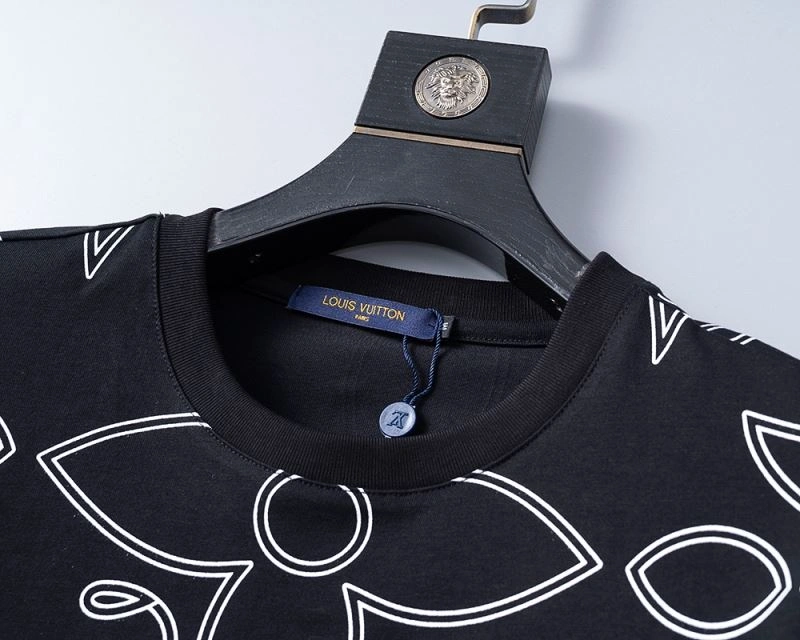 Stylish Louis Vuitton T-Shirts 139260