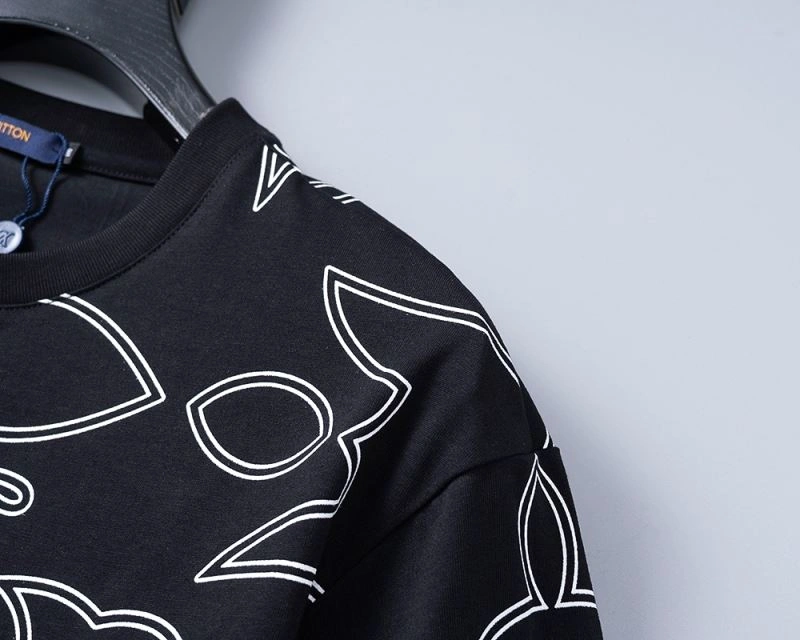 Stylish Louis Vuitton T-Shirts 139260