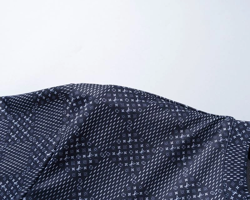 Snug Louis Vuitton T-Shirts 139245