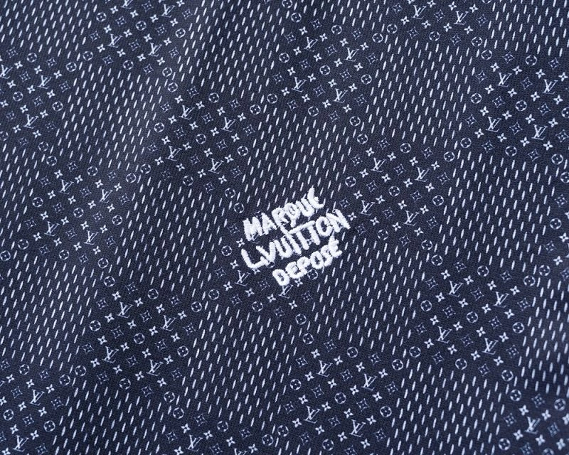 Snug Louis Vuitton T-Shirts 139245