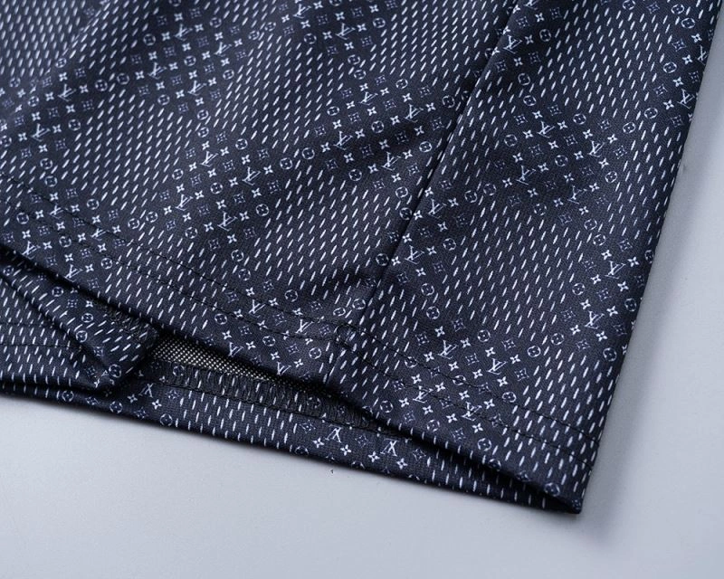 Snug Louis Vuitton T-Shirts 139245