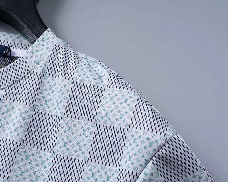 Snug Louis Vuitton T-Shirts 139245