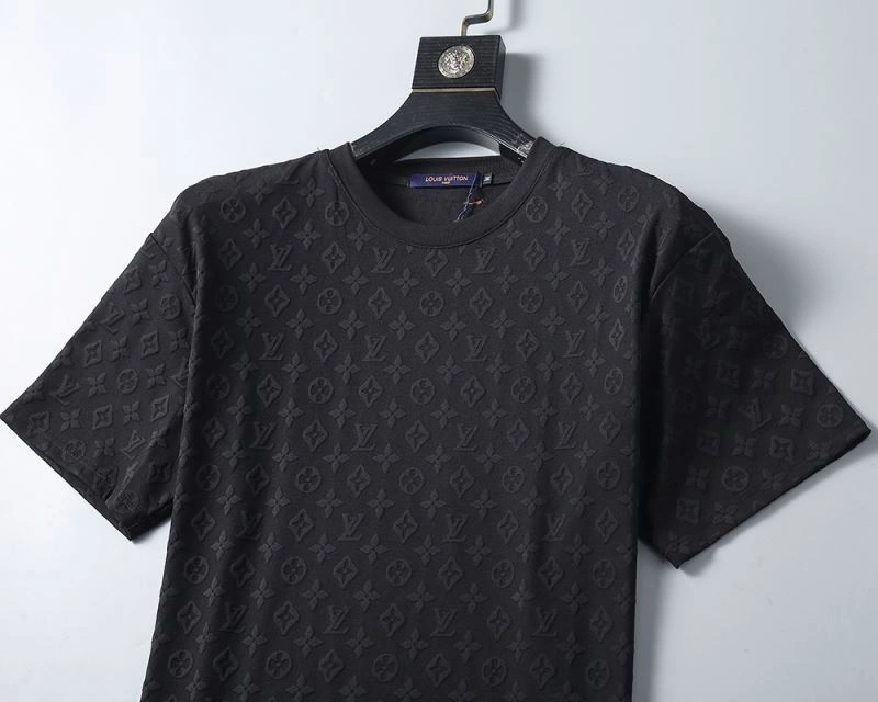 Louis Vuitton T-Shirts Minimalist 139241