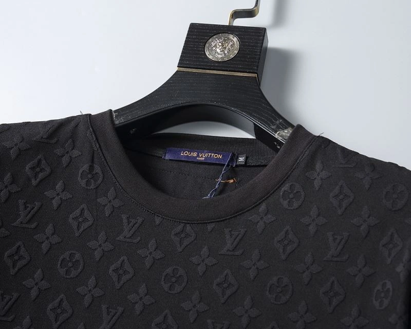 Louis Vuitton T-Shirts Minimalist 139241