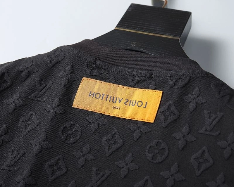 Louis Vuitton T-Shirts Minimalist 139241