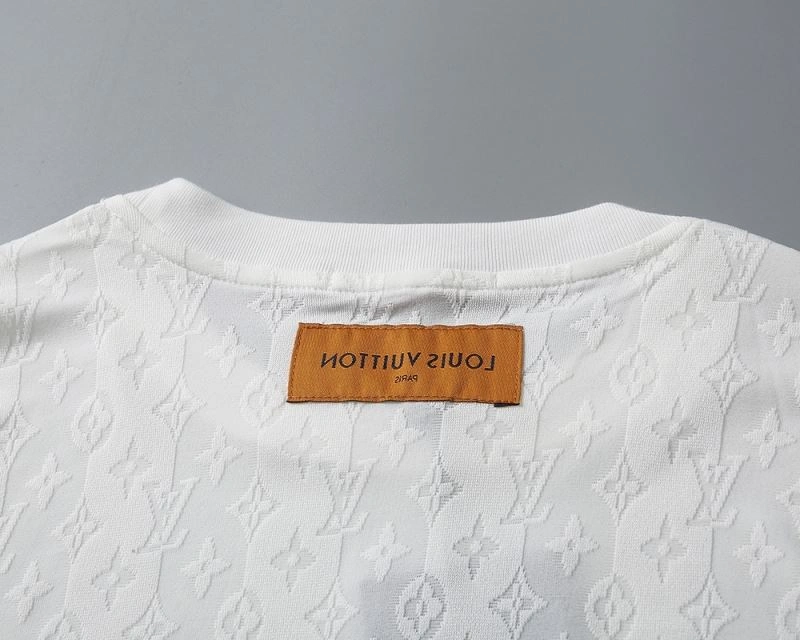 Louis Vuitton T-Shirts Chic 139239
