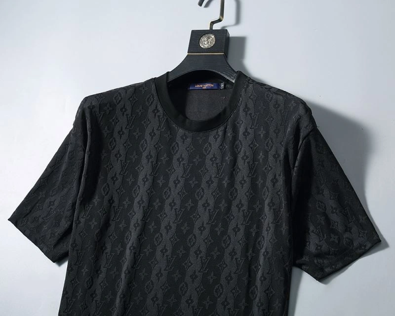 Versatile Louis Vuitton T-Shirts 139275