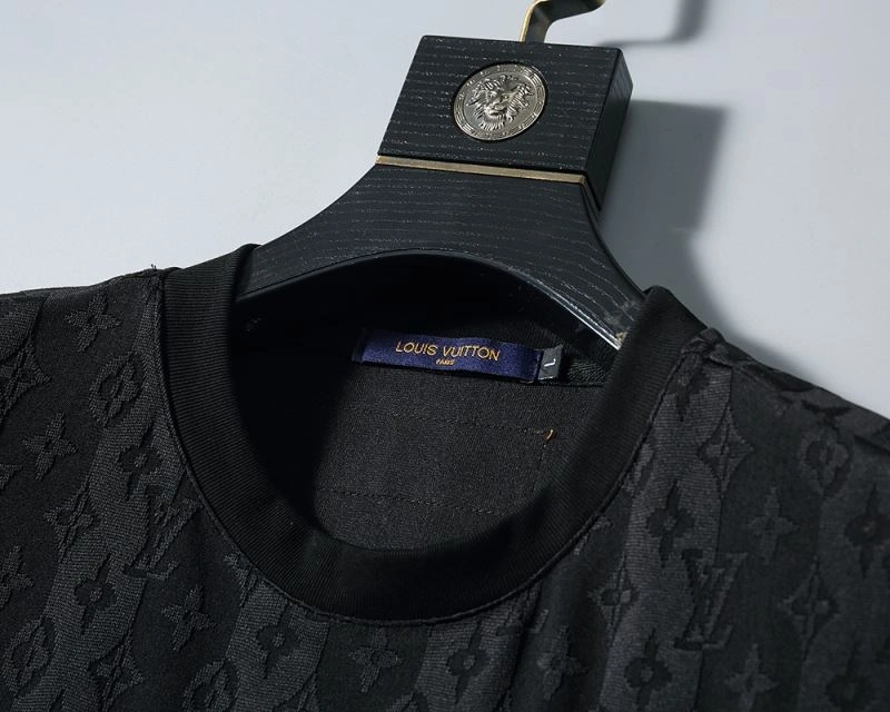 Versatile Louis Vuitton T-Shirts 139275