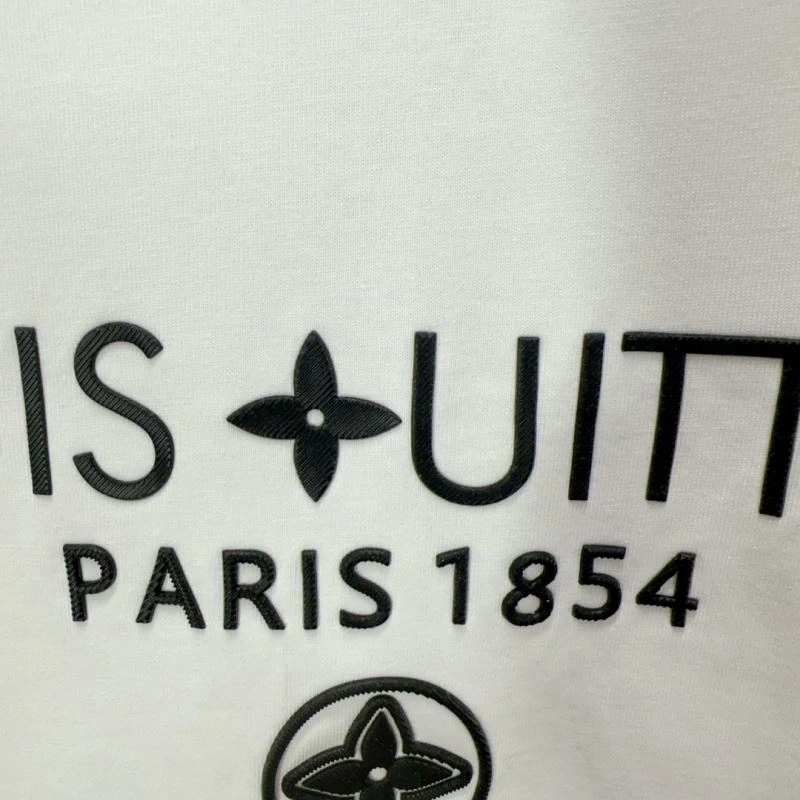 Louis Vuitton T-Shirts Resilient 137336