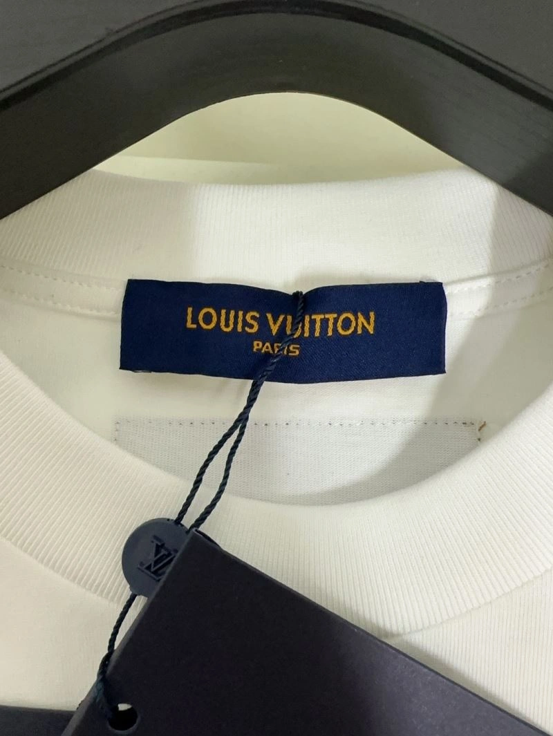 Louis Vuitton T-Shirts Lightweight 137327