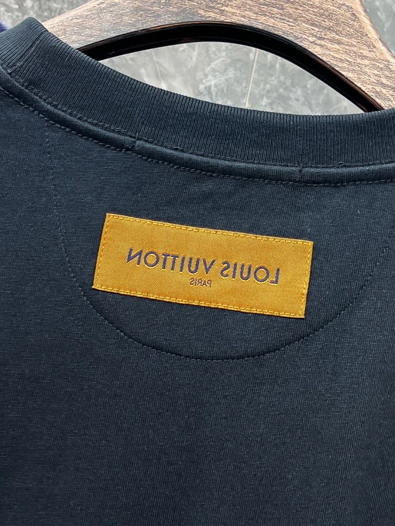Fashionable Louis Vuitton T-Shirts 137309