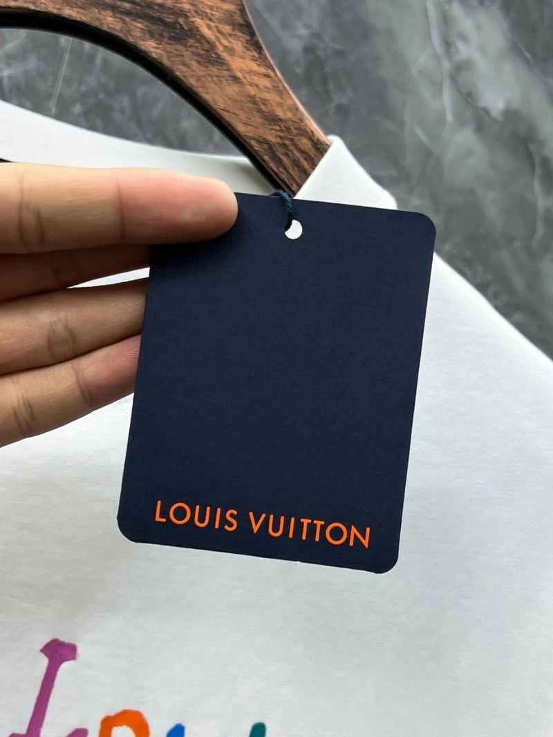 Louis Vuitton T-Shirts Lightweight 137318