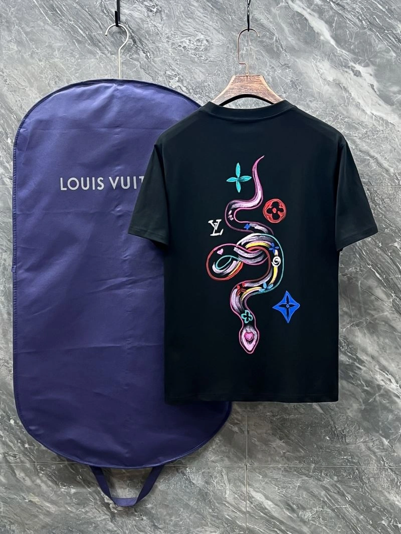 Louis Vuitton T-Shirts Snug 137307
