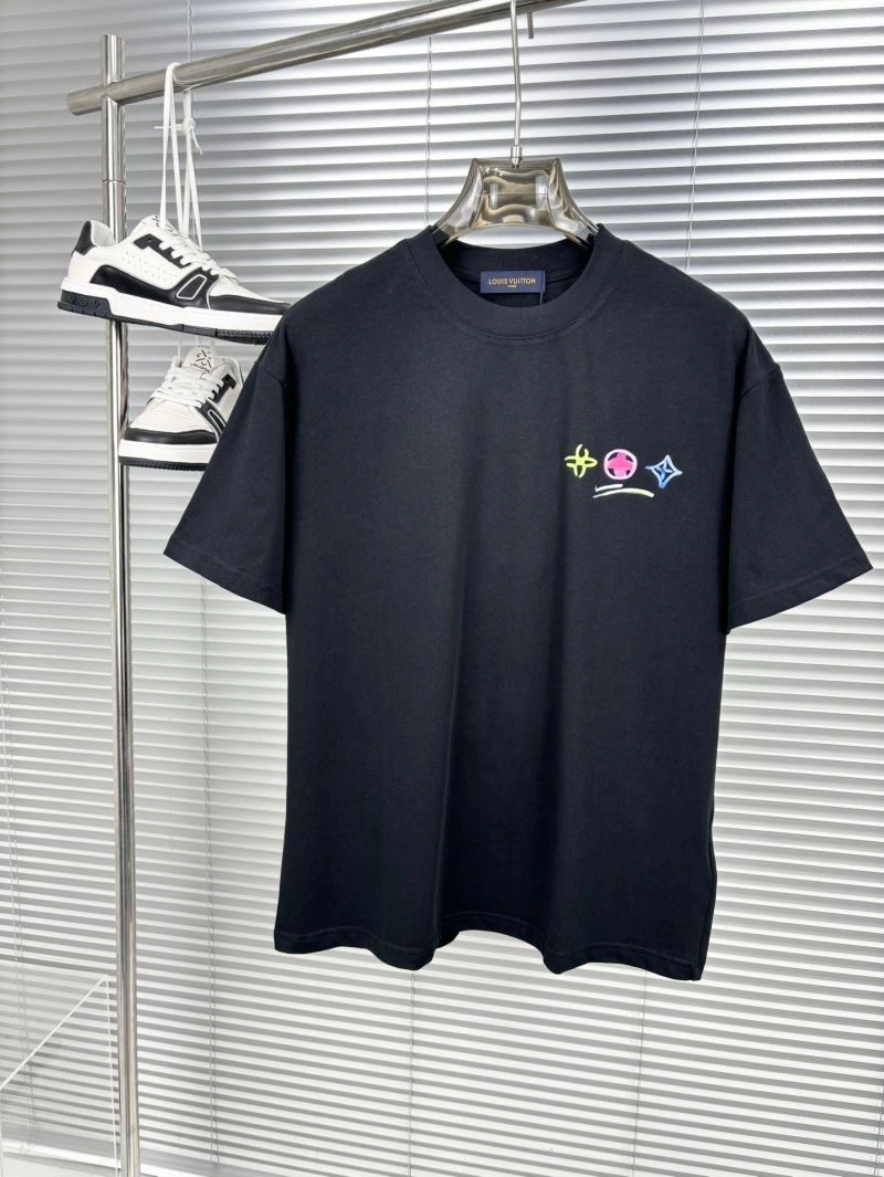 Elegant Louis Vuitton T-Shirts 137306