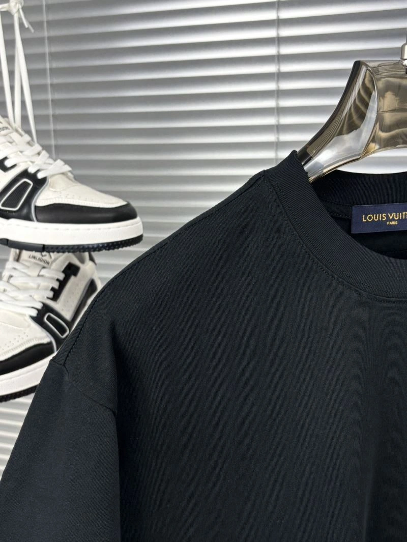 Elegant Louis Vuitton T-Shirts 137306