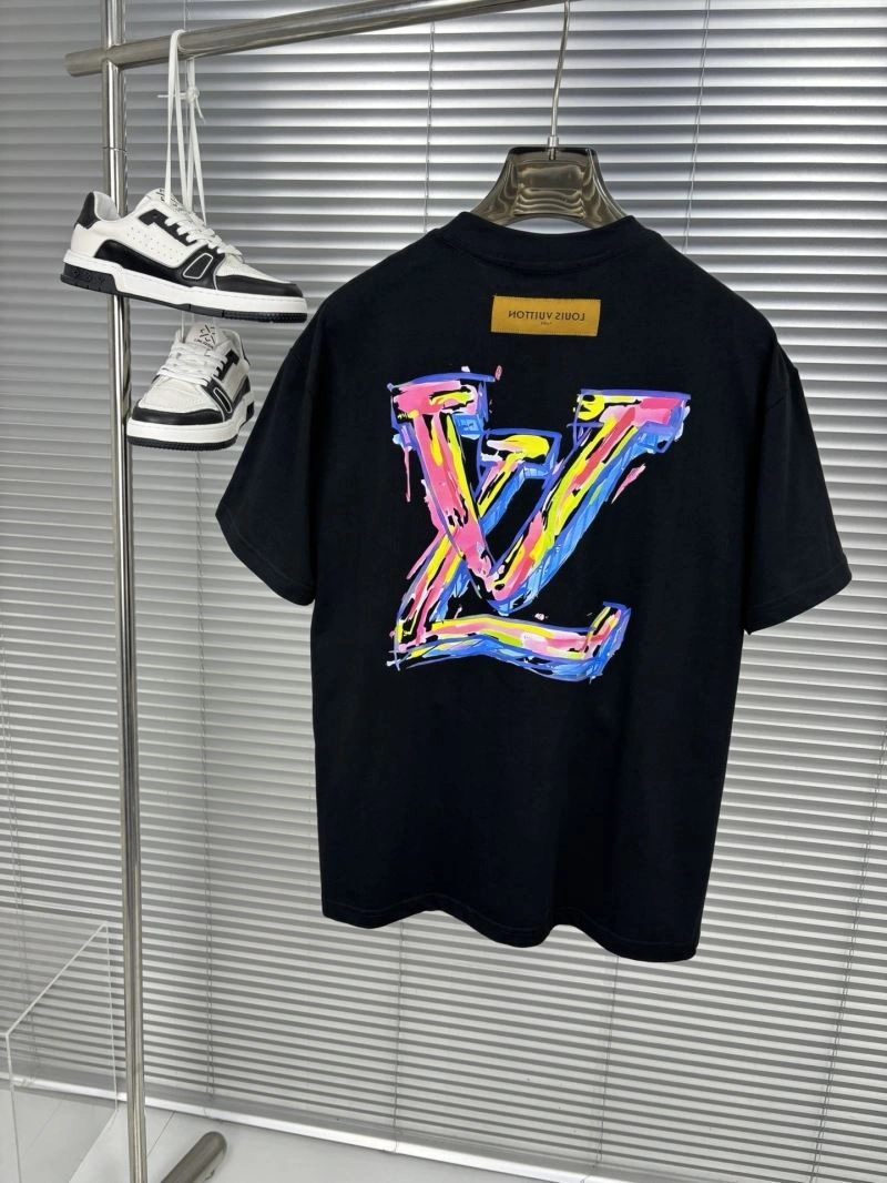Elegant Louis Vuitton T-Shirts 137306