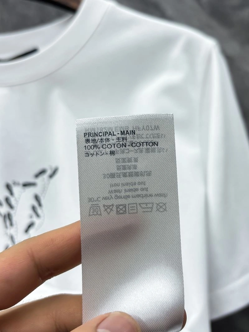 Lightweight Louis Vuitton T-Shirts 137294