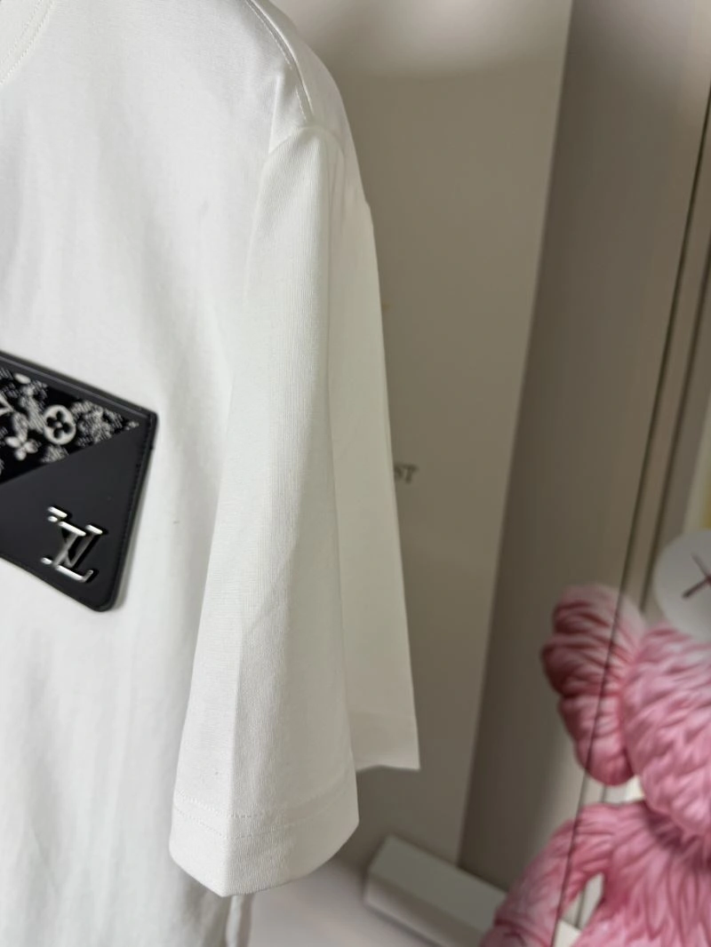 Louis Vuitton T-Shirts Stretchable 137275