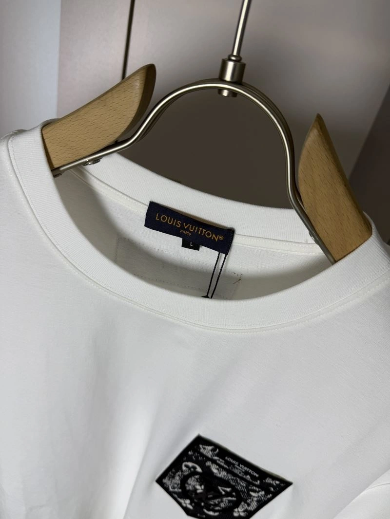 Louis Vuitton T-Shirts Lightweight 137287