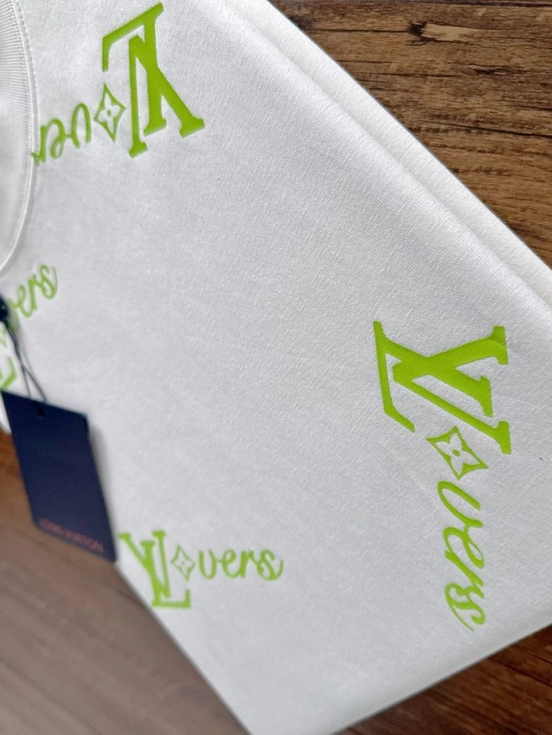Louis Vuitton T-Shirts Sleek 137264