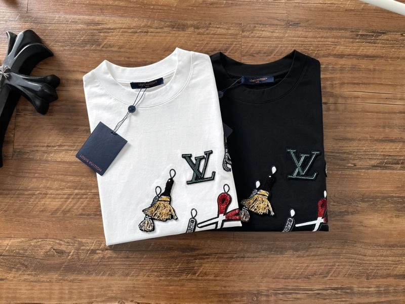 Vibrant Louis Vuitton T-Shirts 137242