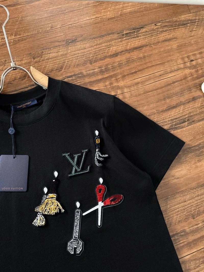 Vibrant Louis Vuitton T-Shirts 137242
