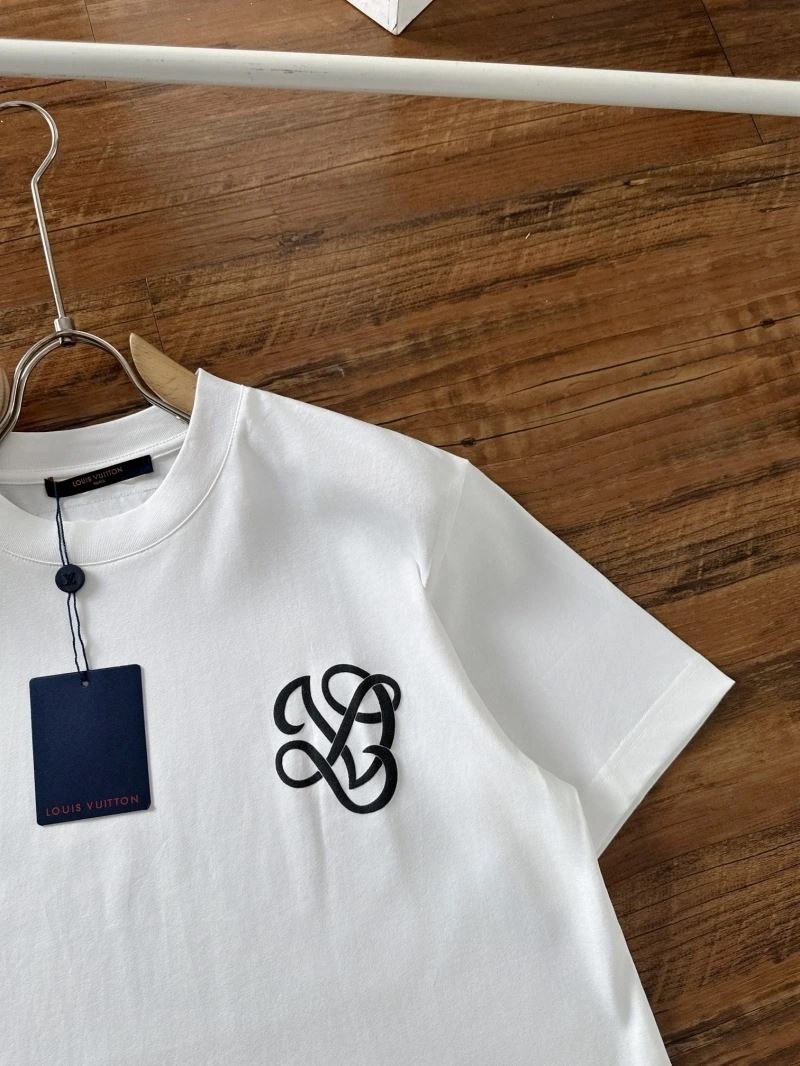 Modern Louis Vuitton T-Shirts 137244