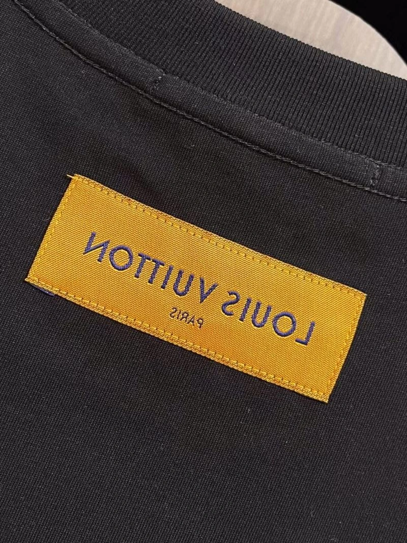 Effortless Louis Vuitton T-Shirts 137243
