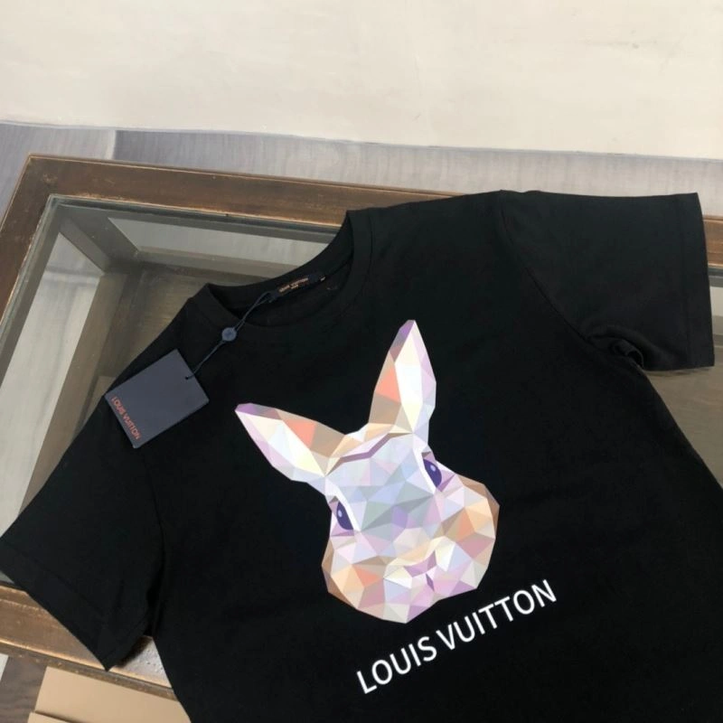 Functional Louis Vuitton T-Shirts 137238