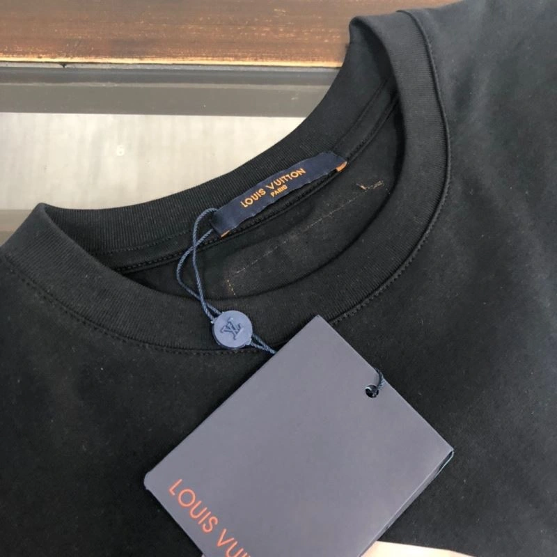 Functional Louis Vuitton T-Shirts 137238