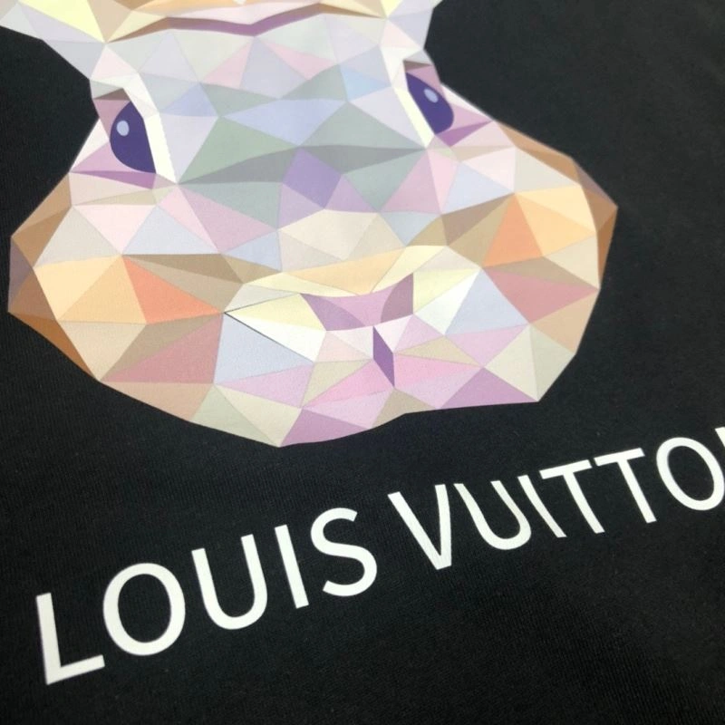Functional Louis Vuitton T-Shirts 137238