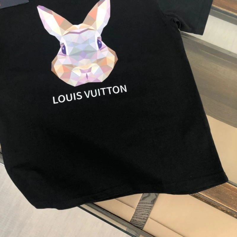 Functional Louis Vuitton T-Shirts 137238