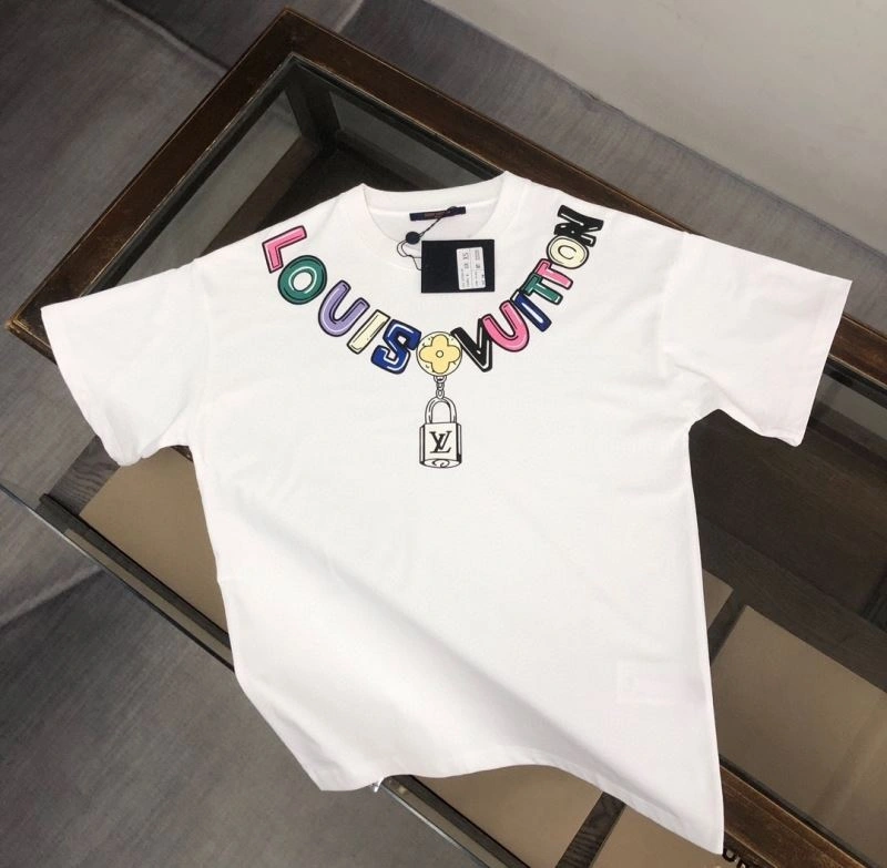 Sporty Louis Vuitton T-Shirts 137230