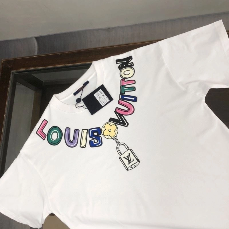 Sporty Louis Vuitton T-Shirts 137230