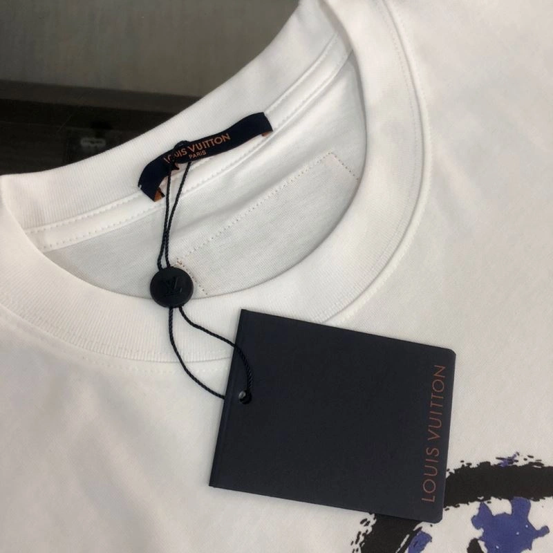 Effortless Louis Vuitton T-Shirts 137224