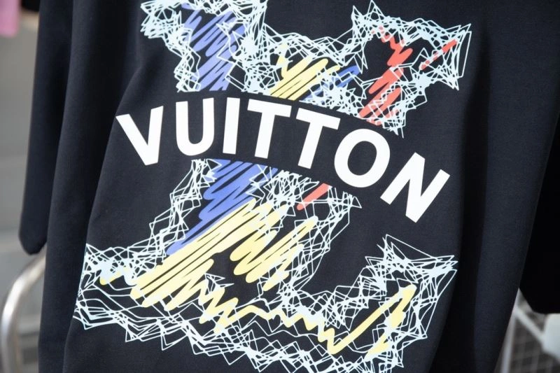 Comfortable Louis Vuitton T-Shirts 137232